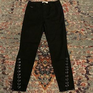 Like New Blue Revival skinny pierced circular rings jeans